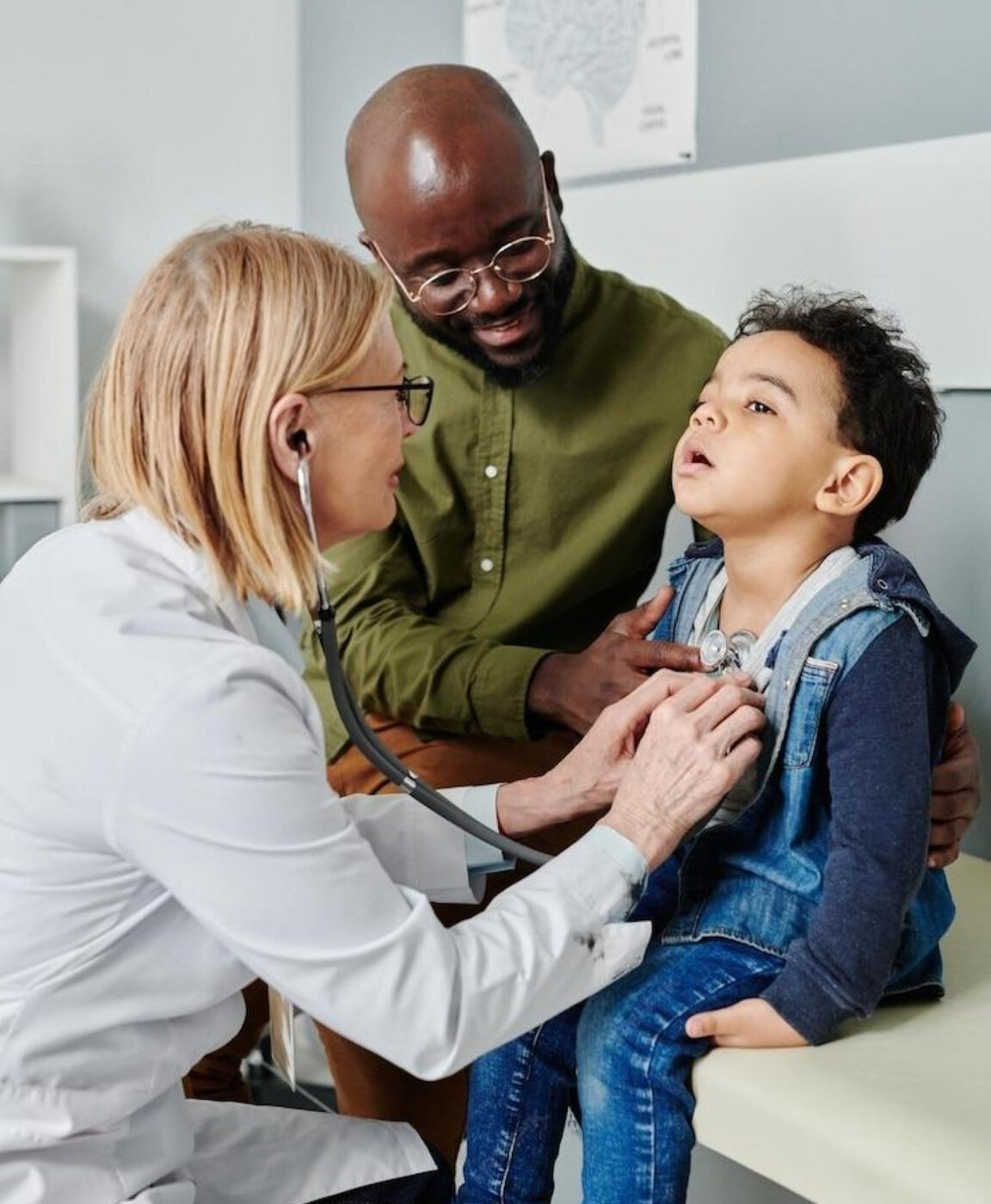 Deepforrest Home 4 Doctor examining a child with a stethoscope, ensuring quality patient care and improved healthcare outcomes with AI-powered solutions.